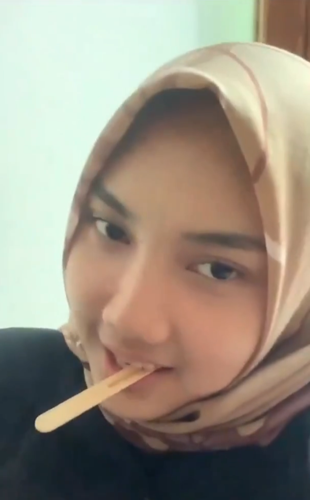 Nonton Film Miss Devi Hijabers Viral Full Nyepong Kenyot Susu Terbaru Nonton Film Miss Devi Hijabers Viral Full Nyepong Kenyot Susu Terbaru