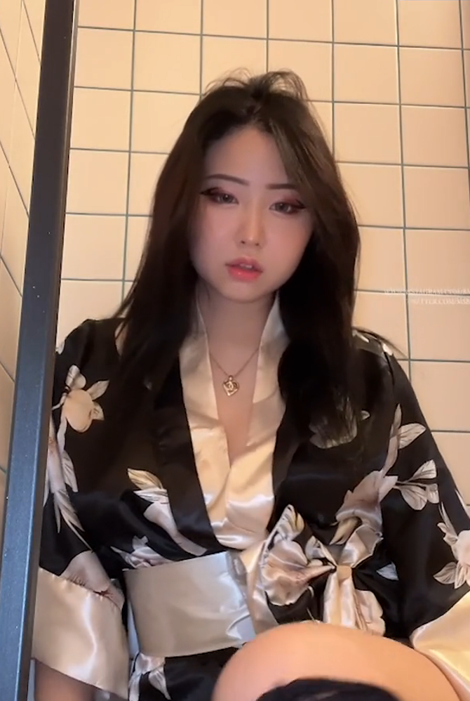 Nonton Film Msbreewc Blowjob Pakai Kimono Terbaru Nonton Film Msbreewc Blowjob Pakai Kimono Terbaru